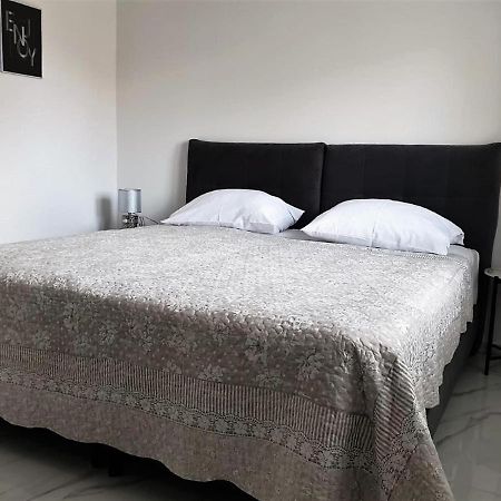 Premium Apartments Adore Novalja Exterior foto